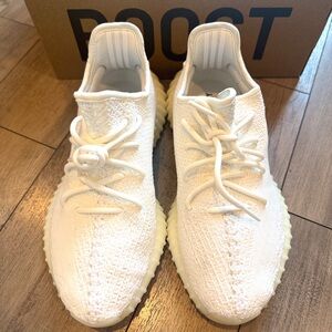 AUTHENTIC Yeezy Boost 350 V2. Men 7.5/ Women 9